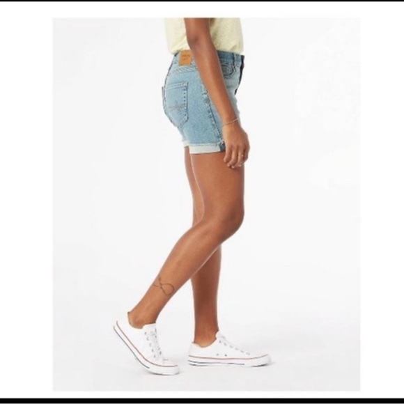 NWT DENIZEN from Levi’s Women's Mid-Rise 5" Jean Shorts cuffed - Picture 3 of 5